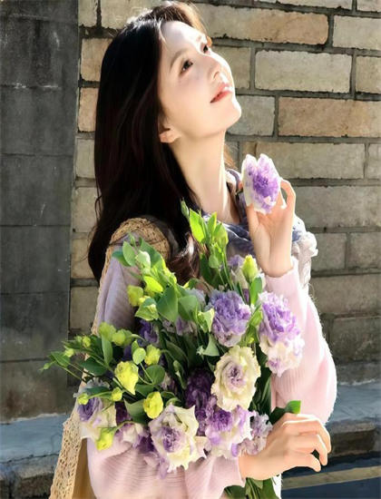 《饥渴女婿担当闷骚婆婆》主角分析：角色塑造与成长轨迹